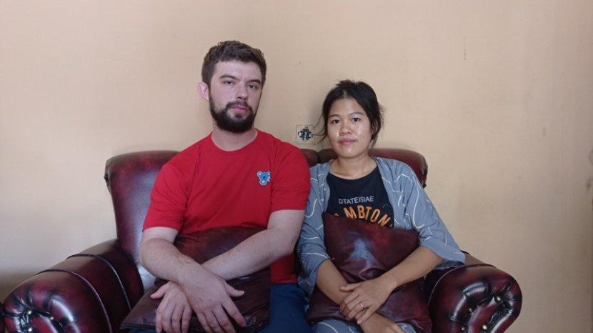 Kenalan Lewat Aplikasi Biro Jodoh, Bule Amerika Rela Datang ke Pelosok Tanggamus Untuk Bertemu Meli Agustin